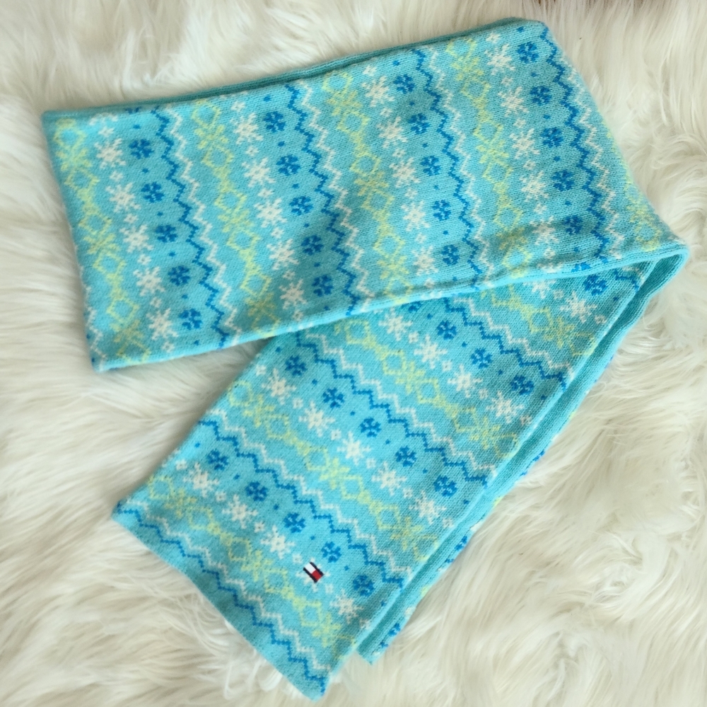 Tommy Hilfiger scarf